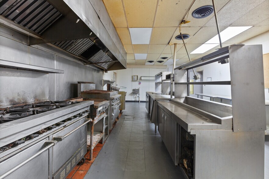 More Photos Of 194-198 Main St, Emmaus Restaurant For Sale