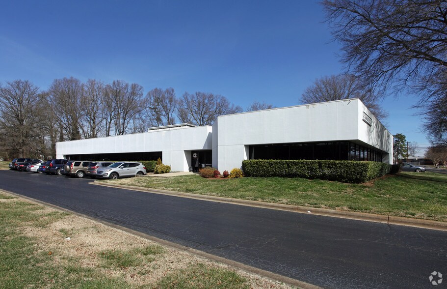 More Photos Of 421 Minuet Ln, Charlotte Office For Lease