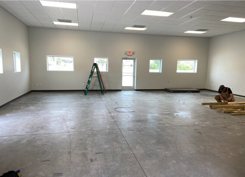 More Photos Of 232 Old Airport Rd, Fletcher Flex For Lease