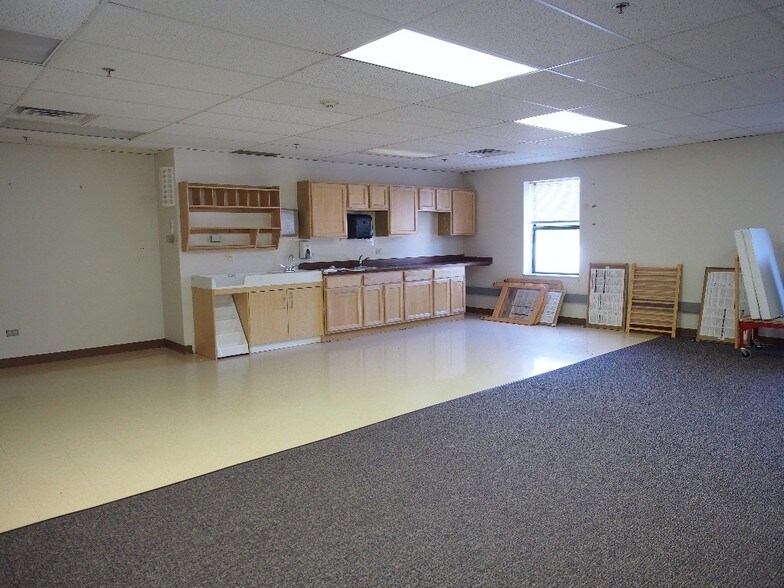 More Photos Of 329-331 S York Rd, Bensenville Daycare Center For Lease
