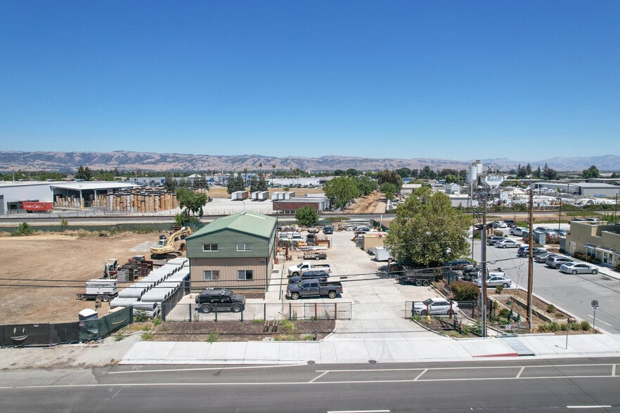 More Photos Of 6620 Monterey Rd, Gilroy Warehouse For Sale