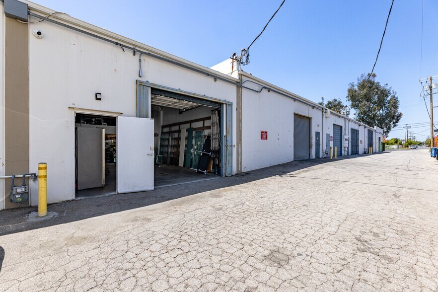 More Photos Of 12970 Branford St, Arleta Warehouse For Sale