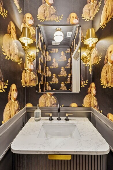 More Photos Of 606 High St, Comfort Storefront For Sale