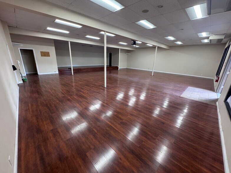 More Photos Of 1640 S King St, Honolulu Office For Sale