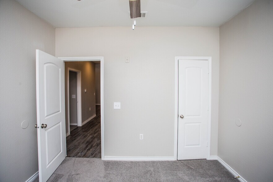 More Photos Of 2627 Oak Dr, Lubbock Apartments For Sale