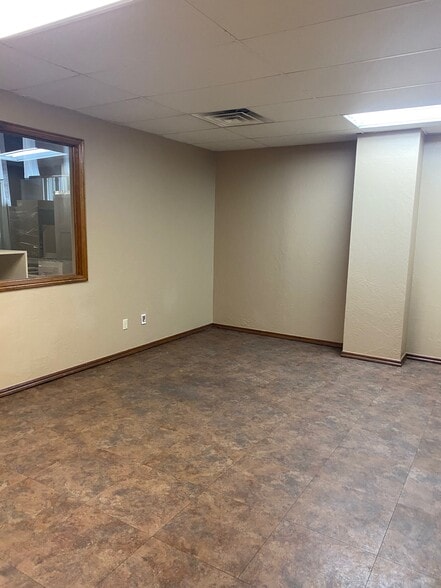More Photos Of 8248 W Reno Ave, Oklahoma City Warehouse For Lease