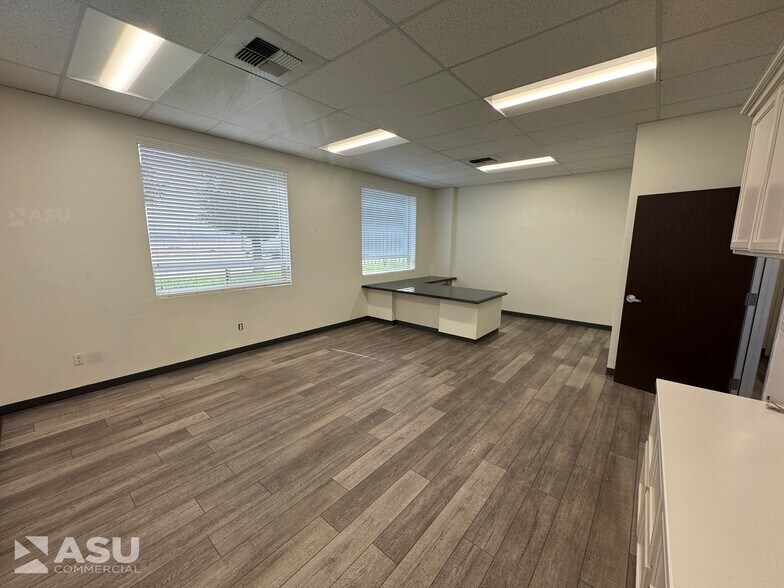 More Photos Of 2222 Zeus Ct, Bakersfield Service For Lease
