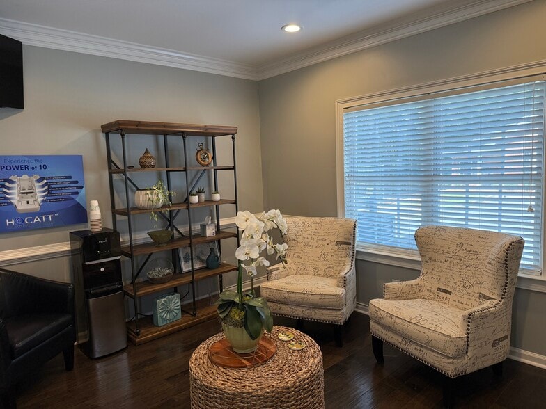 More Photos Of 4595 Towne Lake Pky, Woodstock Medical For Lease