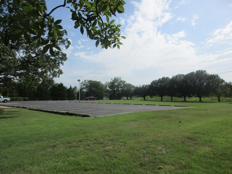 More Photos Of 8500 Frankoma Rd, Tulsa Religious Facility For Sale