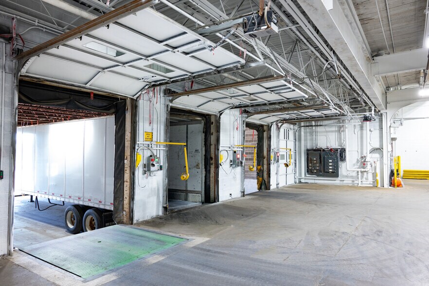 More Photos Of 1501 S 19th St, Mattoon Warehouse For Lease