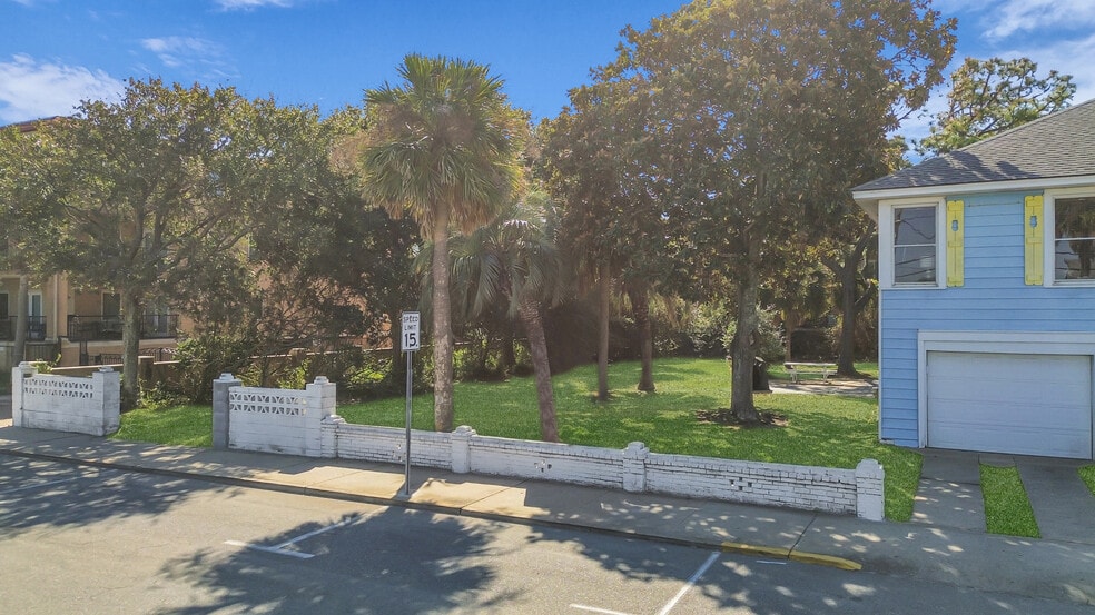 More Photos Of 15 15th St, Tybee Island Specialty For Lease