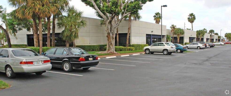 More Photos Of 602 S Military Trl, Deerfield Beach Unknown For Lease