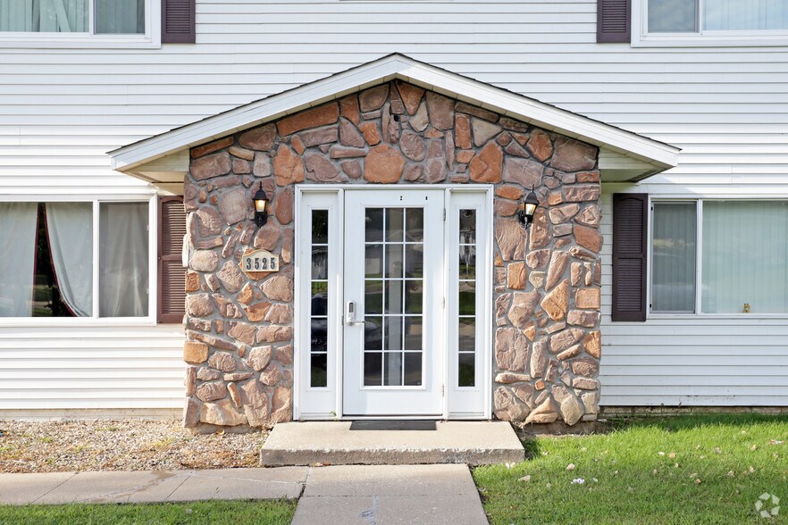 More Photos Of 3525 E Ave NW, Cedar Rapids Apartments For Sale