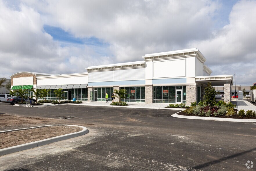 More Photos Of 8710 US Highway 301, Parrish General Retail For Lease