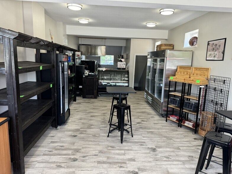 More Photos Of 22660 Lorain Rd, Fairview Park General Retail For Lease