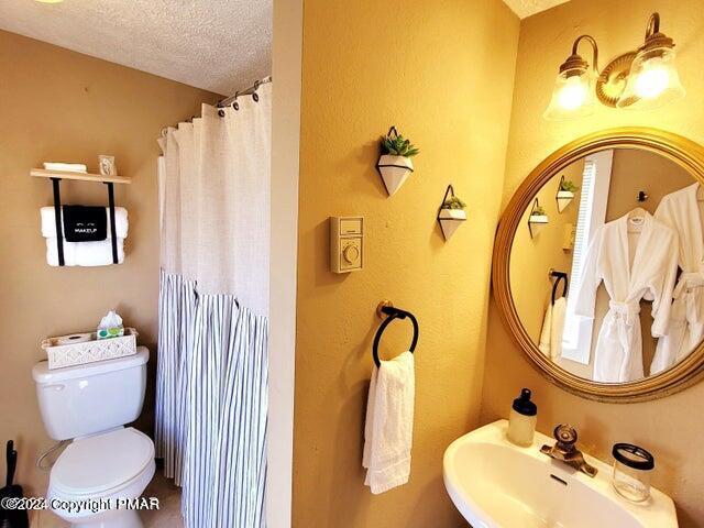 More Photos Of 2735 PA-390, Canadensis Hospitality For Sale