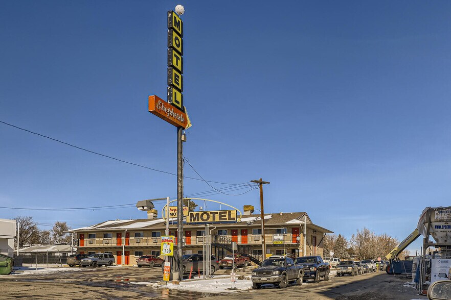Primary Photo Of 1525 Valentia St, Denver Hotel For Sale