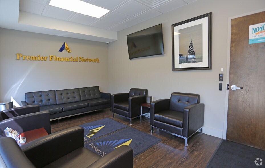 More Photos Of 545 E Jericho Tpke, Huntington Station Office For Sale