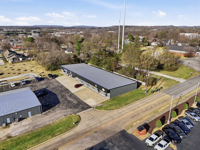 More Photos Of 3416-3422 N College Ave, Fayetteville Unknown For Lease