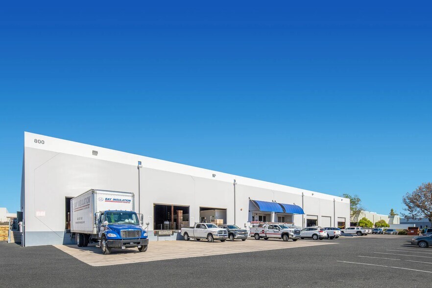 More Photos Of 800 W Fairmont Dr, Tempe Warehouse For Lease