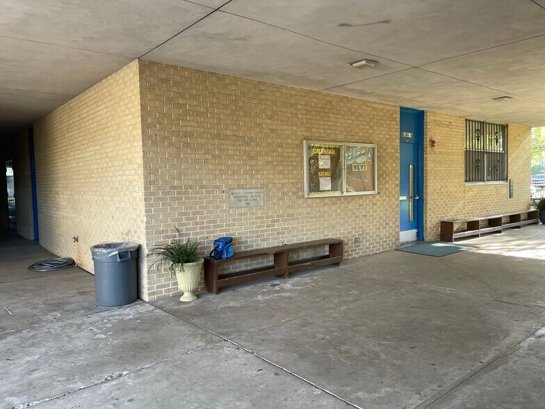 More Photos Of 522 Lindale St, Houston Religious Facility For Sale