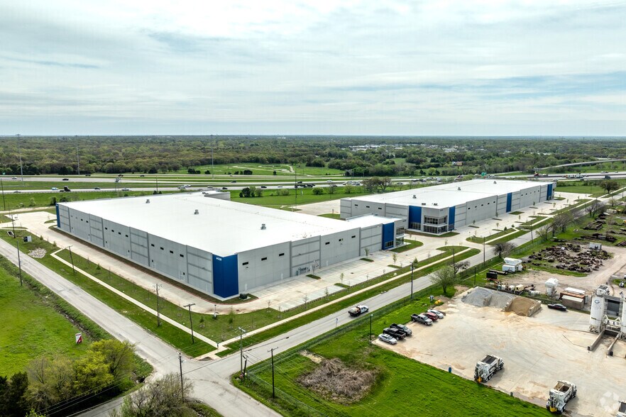 More Photos Of 5324 S Peachtree Rd, Balch Springs Distribution For Sale