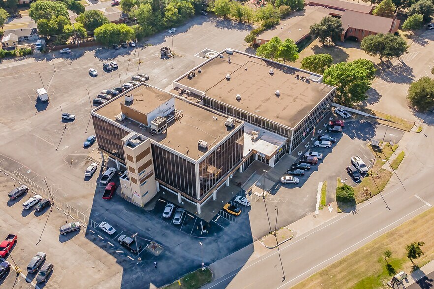 More Photos Of 2520 W Irving Blvd, Irving Office For Lease