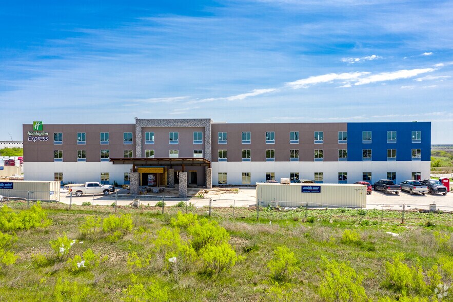 1414 Palmyra Dr, San Antonio, TX 78219 Hotel For Sale