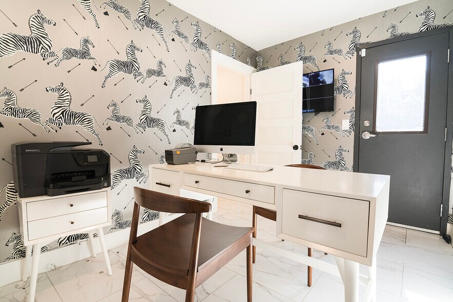 More Photos Of 6017 Melrose Ave, Los Angeles General Retail For Sale