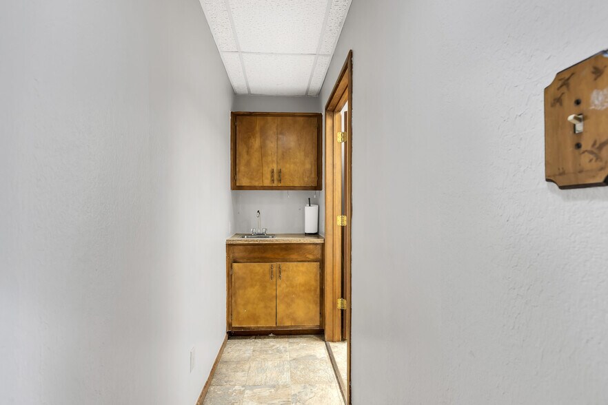 More Photos Of 2479 E 11th St, Odessa Medical For Sale