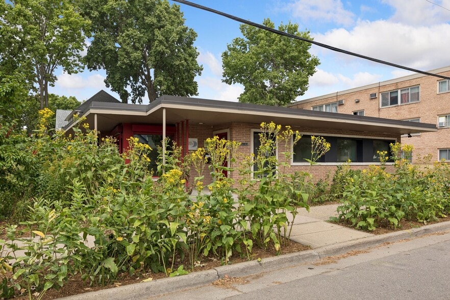 More Photos Of 901 NE 23rd Ave, Saint Anthony Office For Sale