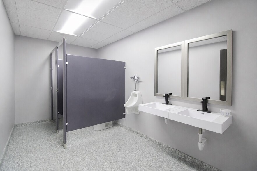 More Photos Of 600 Russel Ct, Woodstock Office For Lease