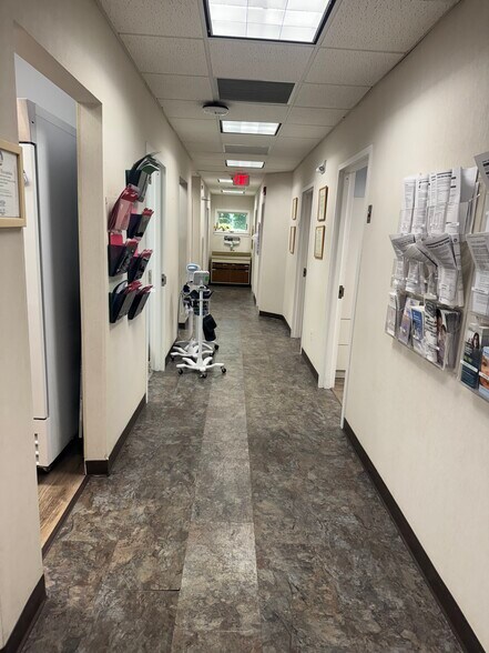 More Photos Of 5 Squiretown Rd, Hampton Bays Medical For Sale