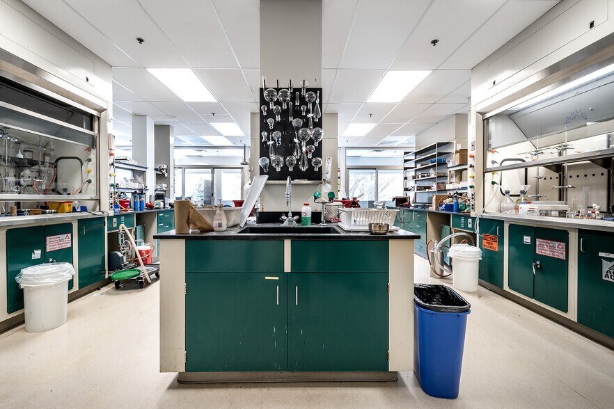 More Photos Of 7210-7220 Rue Frederick-Banting, Saint-Laurent Medical For Lease