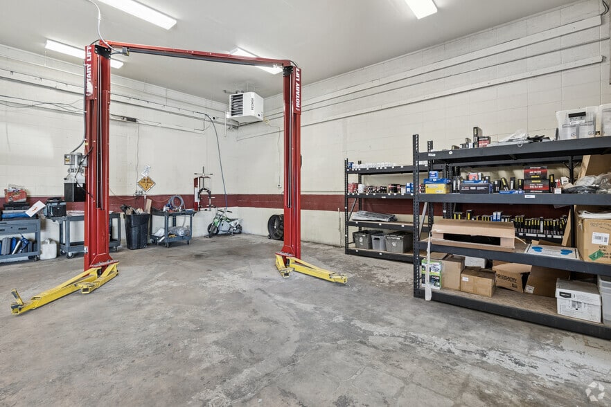More Photos Of 221 11th Ave N, Nampa Auto Repair For Sale