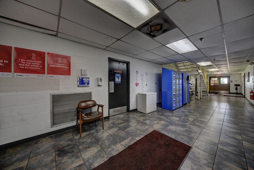 More Photos Of 1901 Longwood Dr, Brenham Manufacturing For Sale