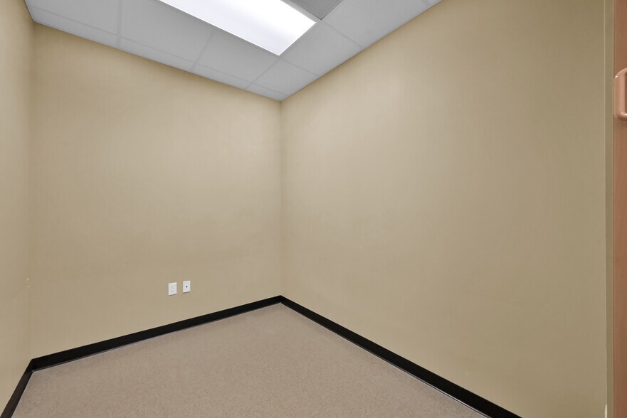 More Photos Of 1126 Rayford Rd, Spring Medical For Sale