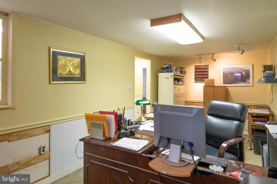 More Photos Of 112 Park Ave, Milford Flex For Sale