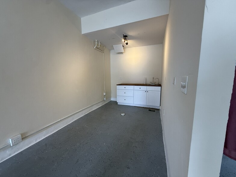 More Photos Of 2886-2888 Mission Blvd, San Diego Storefront Retail Residential For Lease