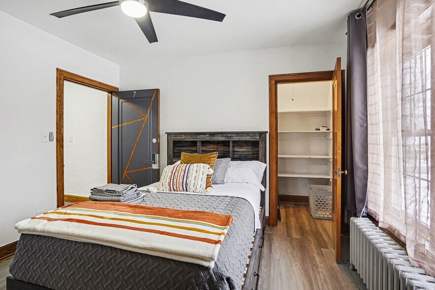 More Photos Of 302 N Trumbull St, Bay City Hotel For Sale