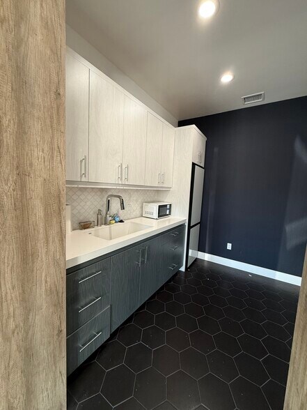 More Photos Of 101 McHenry Ave, Modesto Freestanding For Lease