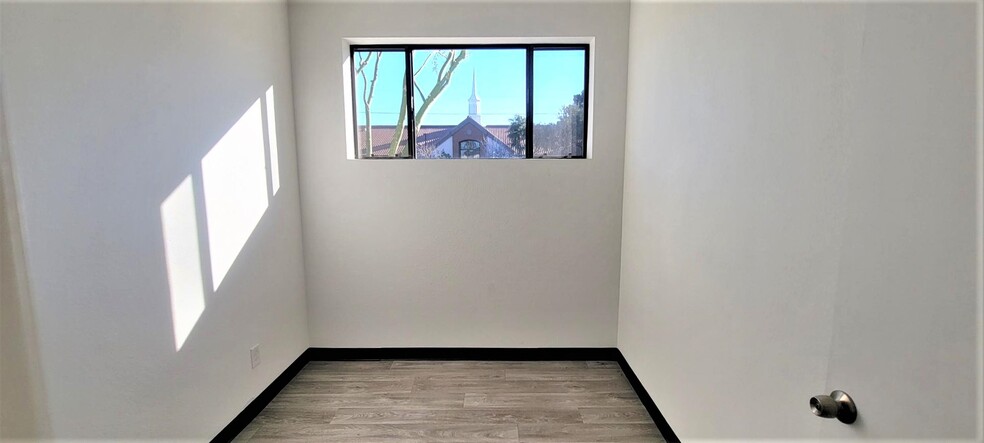 More Photos Of 455 N Mesa Dr, Mesa Medical For Lease