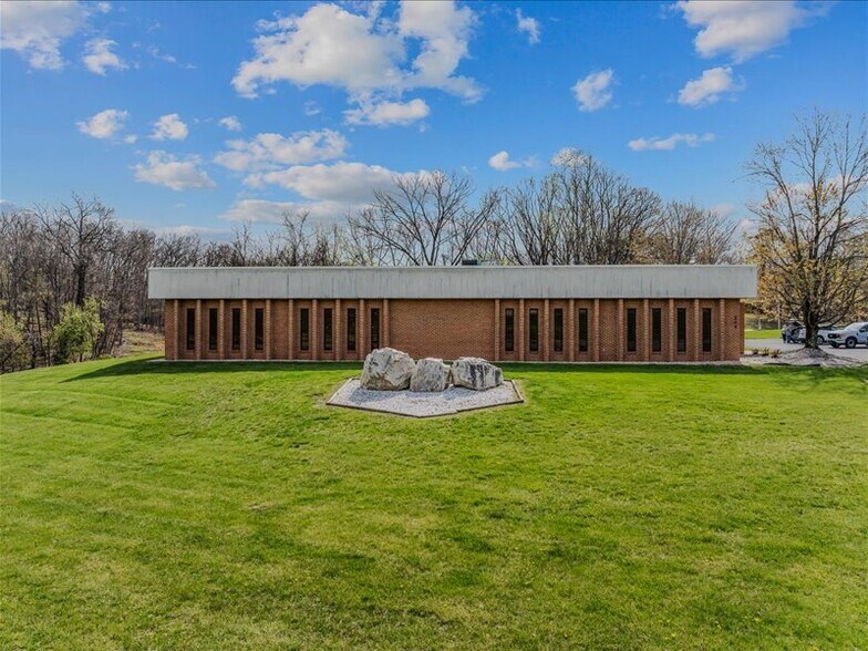 More Photos Of 204 Sand Mine Rd, Berkeley Springs Flex For Sale