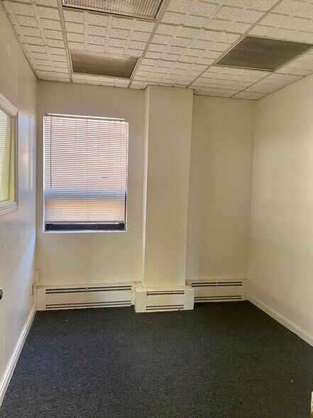 More Photos Of 31 DiCarolis Ct, Hackensack Warehouse For Lease