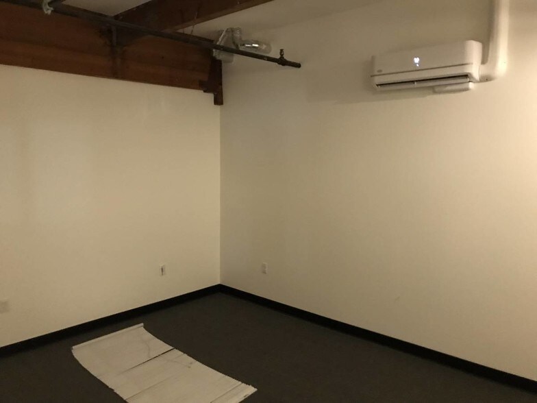 More Photos Of 2330 NW 31st Ave, Portland Flex For Lease