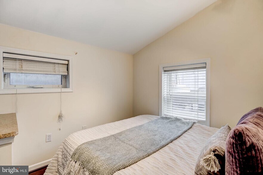 More Photos Of 1125 S Charles St, Baltimore Storefront Retail Residential For Sale