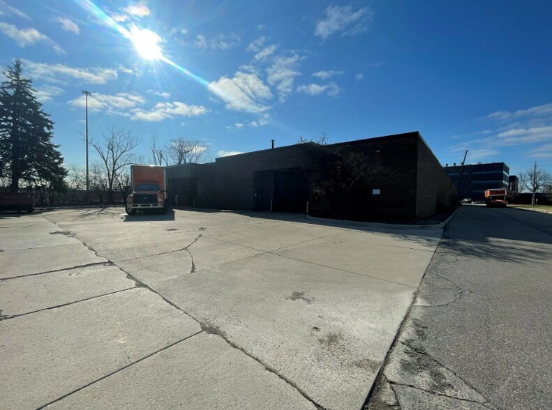 More Photos Of 24524 W 11 Mile Rd, Southfield Warehouse For Sale