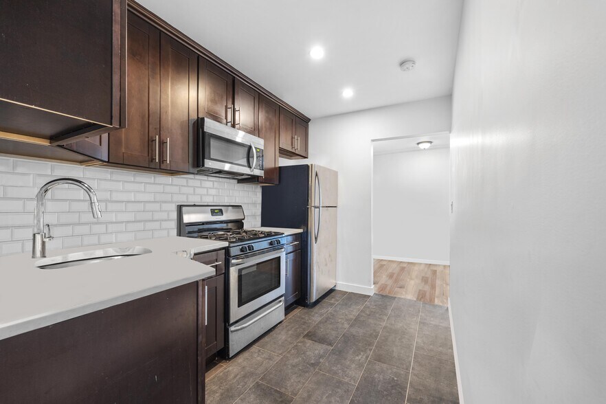 More Photos Of 574 Metropolitan Ave, Brooklyn Storefront Retail Residential For Sale