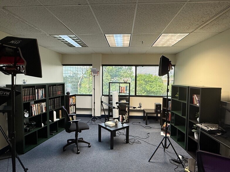 More Photos Of 8230 Boone Blvd, Vienna Office For Sale