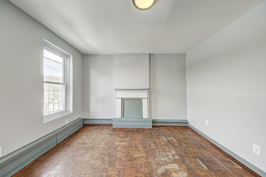 More Photos Of 137 William St, Newburgh Apartments For Sale